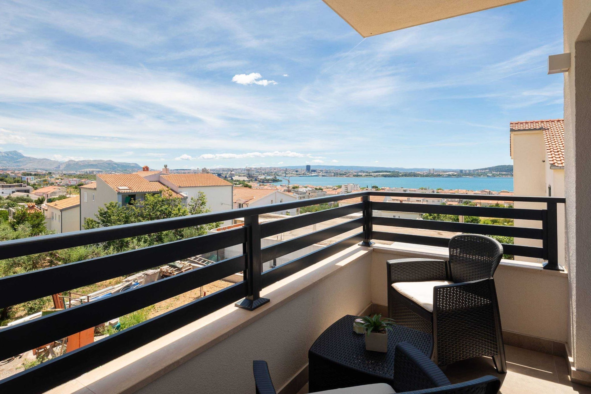 Shimmering Sea Apartment with Terrace - Four Bedroom Apartment with Terrace-Terrasse