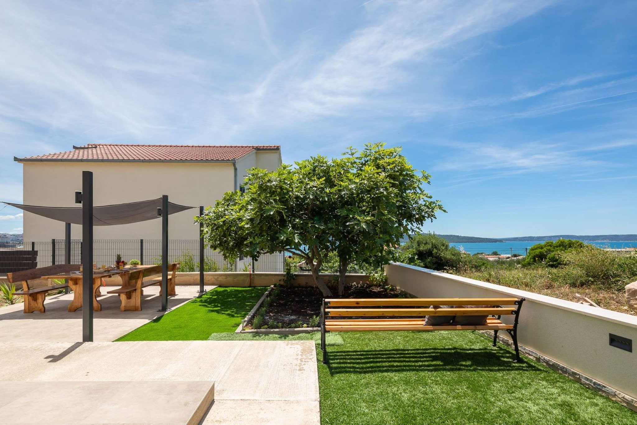 Contemporary Apartment with Terrace and Spacious Garden - Two Bedroom Apartment with Terrace-Extérieur
