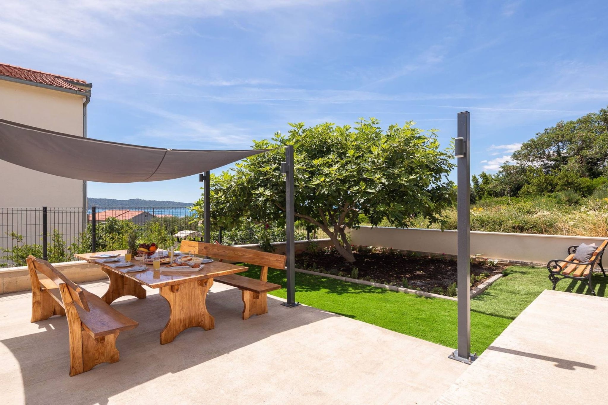 Contemporary Apartment with Terrace and Spacious Garden - Two Bedroom Apartment with Terrace-Extérieur