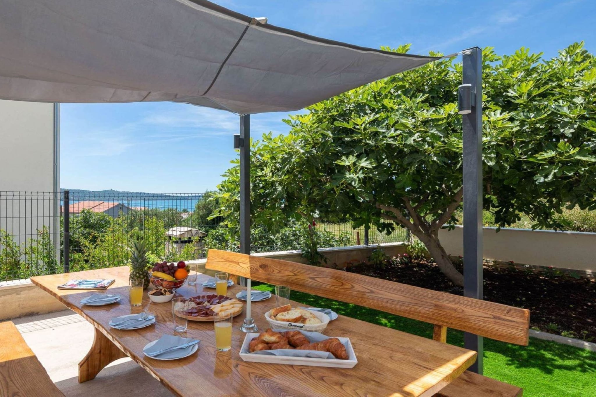 Contemporary Apartment with Terrace and Spacious Garden - Two Bedroom Apartment with Terrace-Extérieur