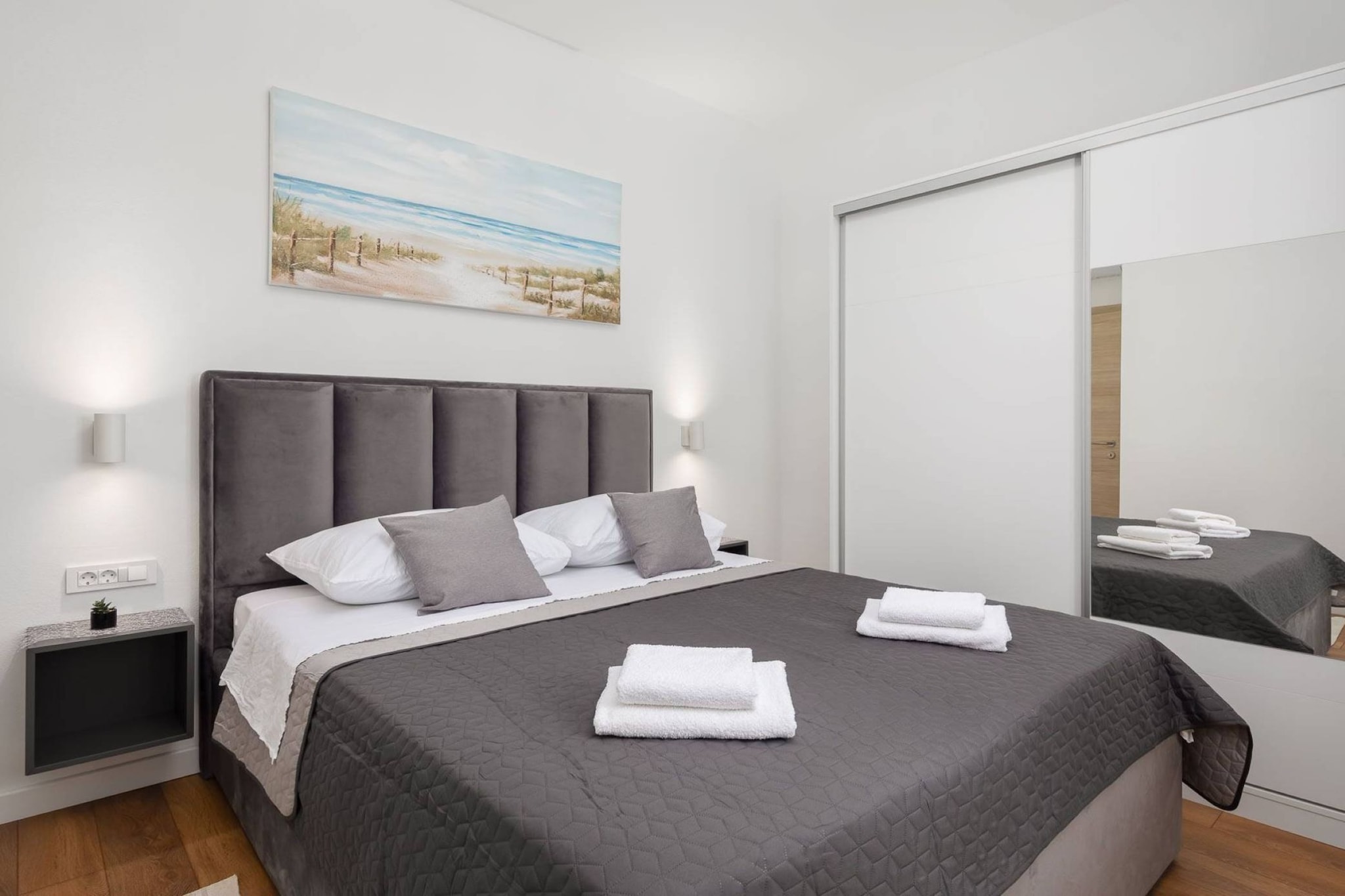 Contemporary Apartment with Terrace and Spacious Garden - Two Bedroom Apartment with Terrace-Chambre