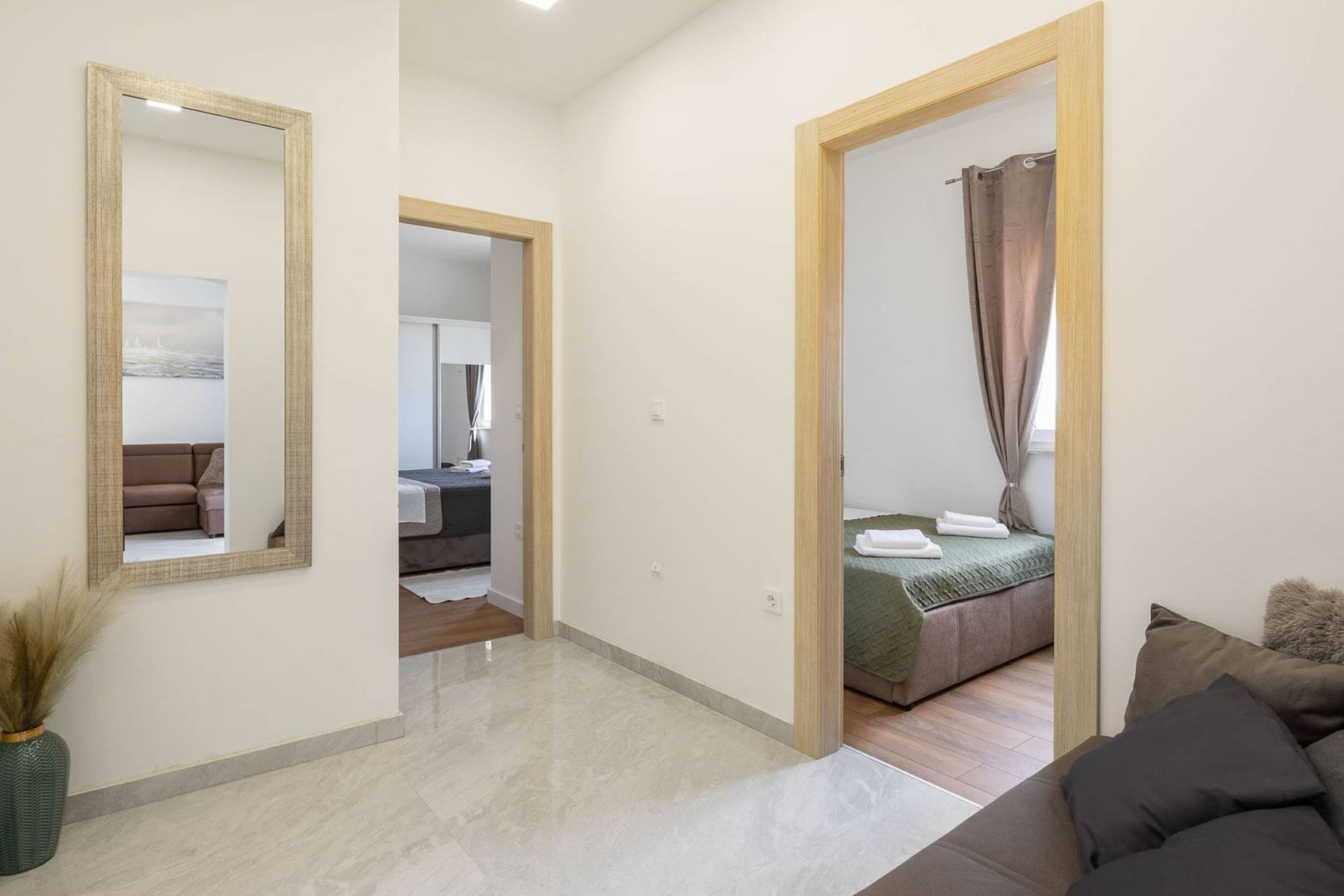 Contemporary Apartment with Terrace and Spacious Garden - Two Bedroom Apartment with Terrace-Intérieur
