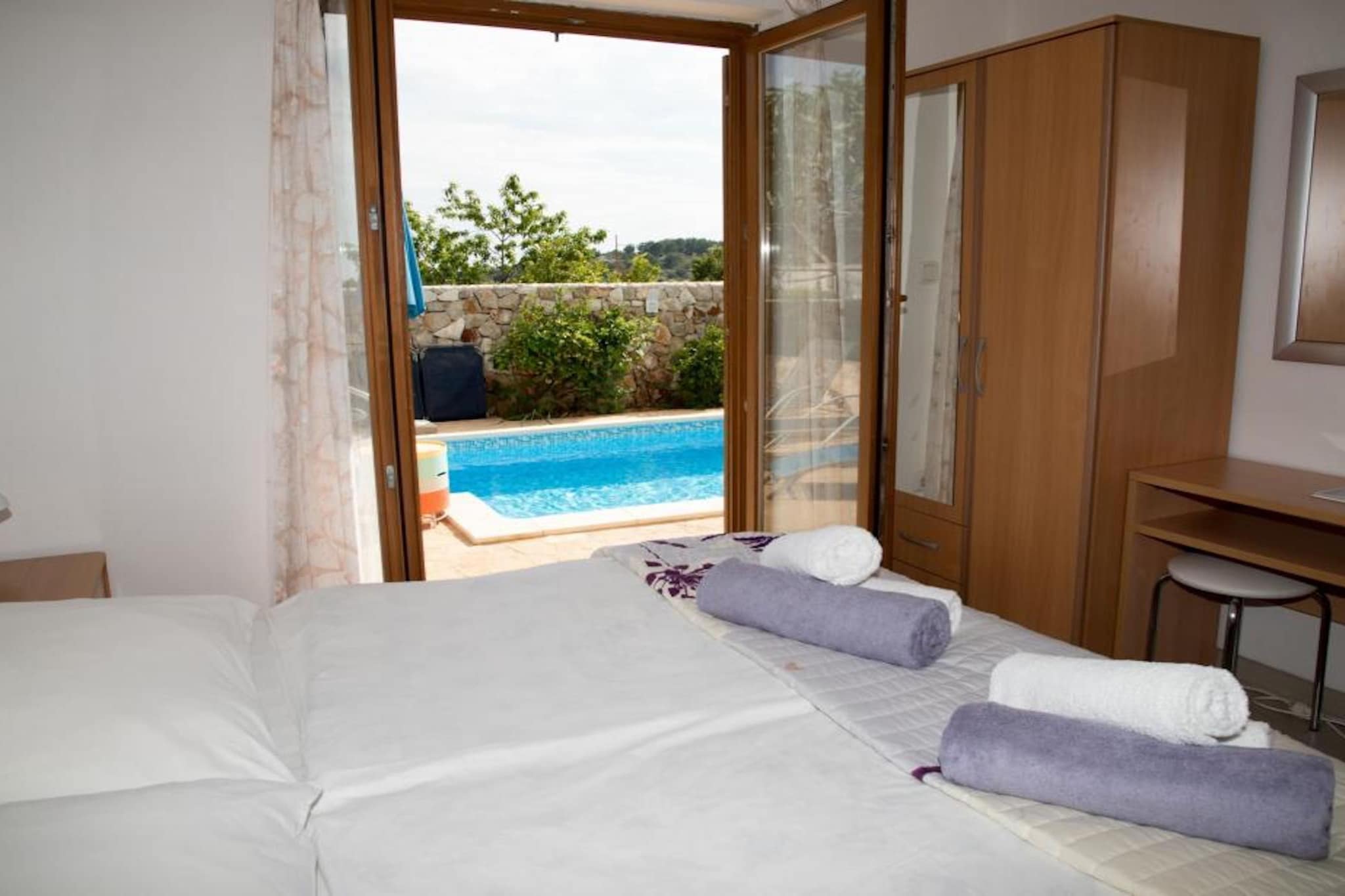 Apartments Francesco - Two Bedroom Apartment with Shared Pool