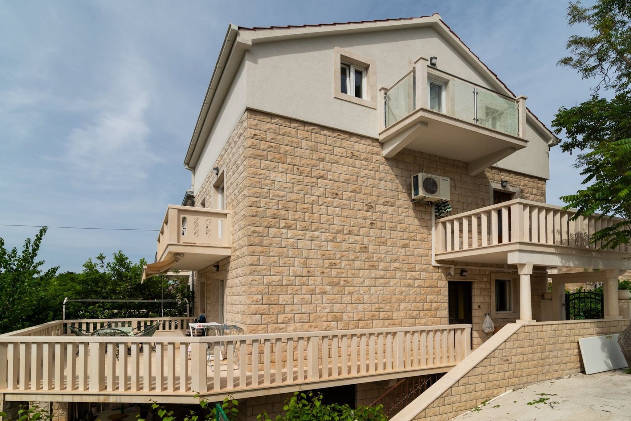 Elegant Sutivan Apartments with Balcony - One Bedroom Apartment with Balcony-Außenbereich
