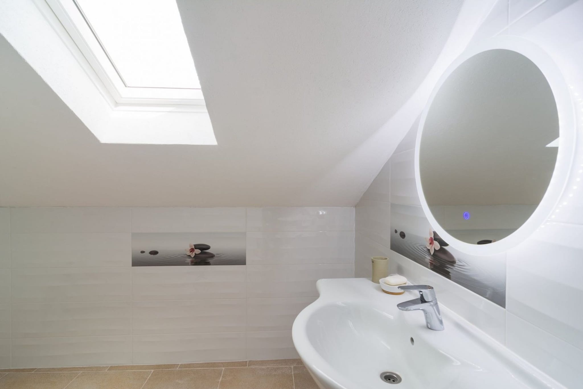 Elegant Sutivan Apartments with Balcony - One Bedroom Apartment with Balcony-Badezimmer