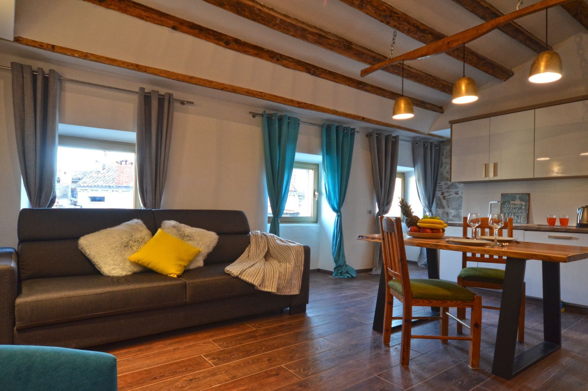 Elegant Rovinj Old Town Apartment - One Bedroom Apartment-Wohnzimmer
