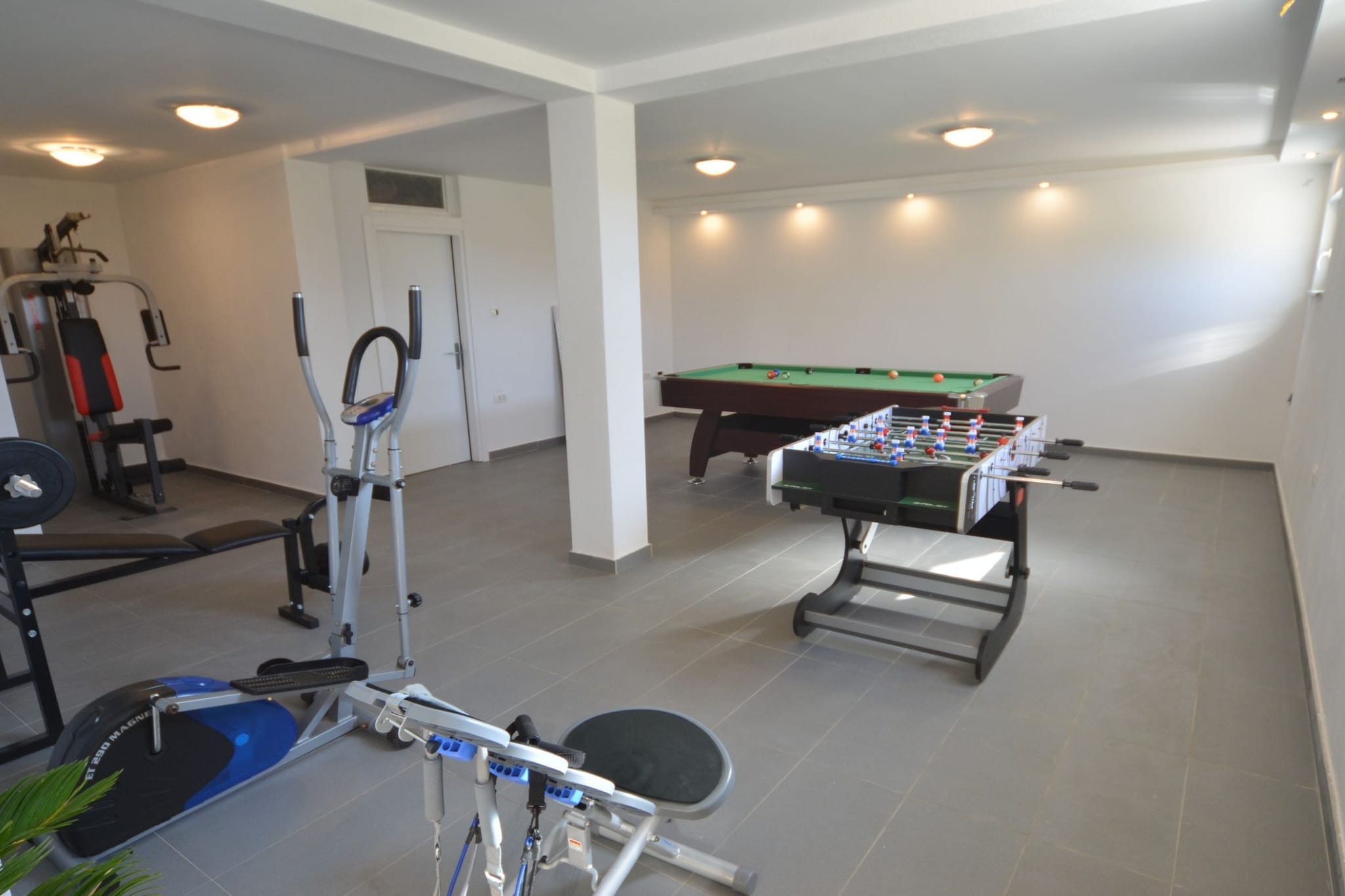Exquisite Secluded Villa with Pool - Four Bedroom Villa with Pool-Fitnessraum