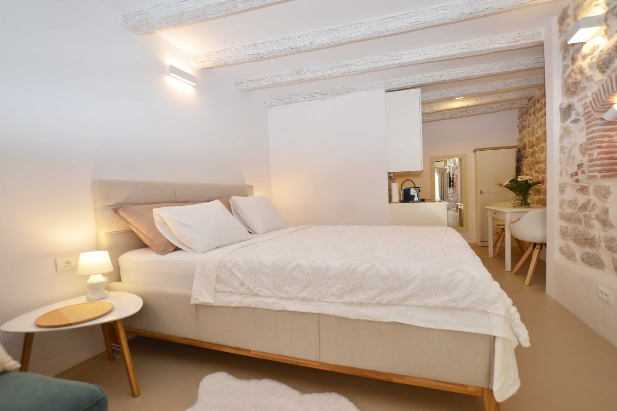 Chic and Stylish Old Town Rovinj Apartment - Studio Apartment-Schlafzimmer