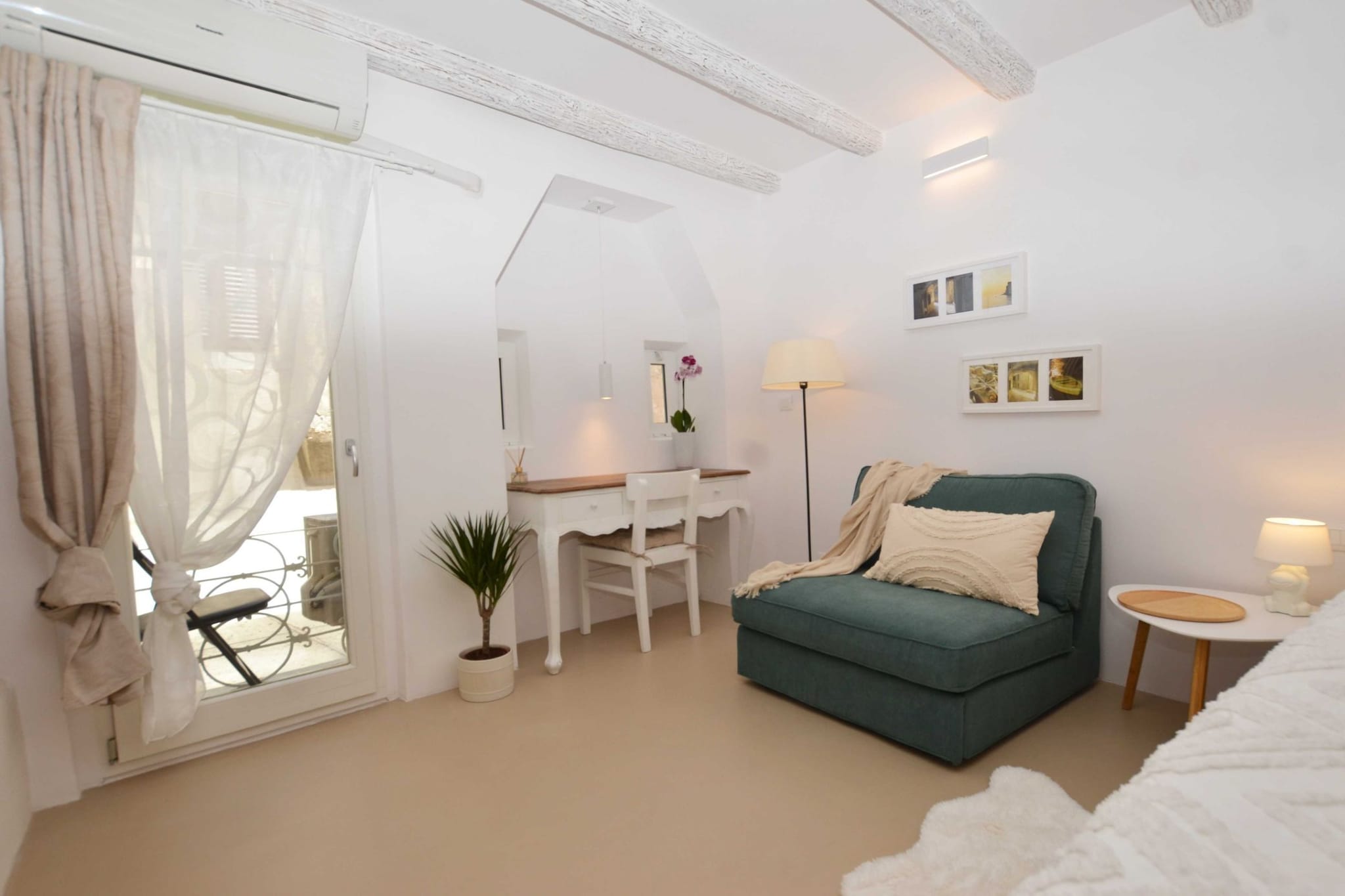 Chic and Stylish Old Town Rovinj Apartment - Studio Apartment-Schlafzimmer
