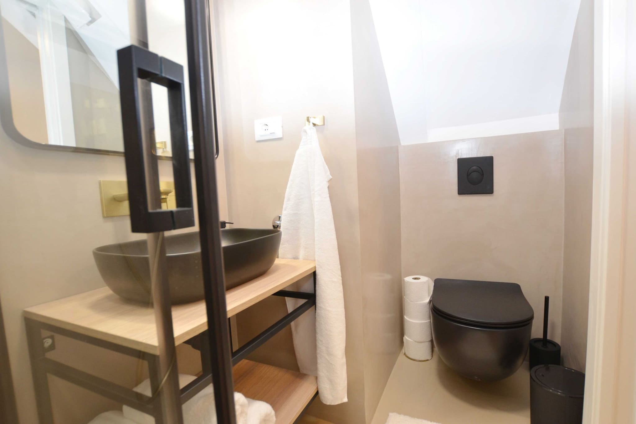 Chic and Stylish Old Town Rovinj Apartment - Studio Apartment-Badezimmer