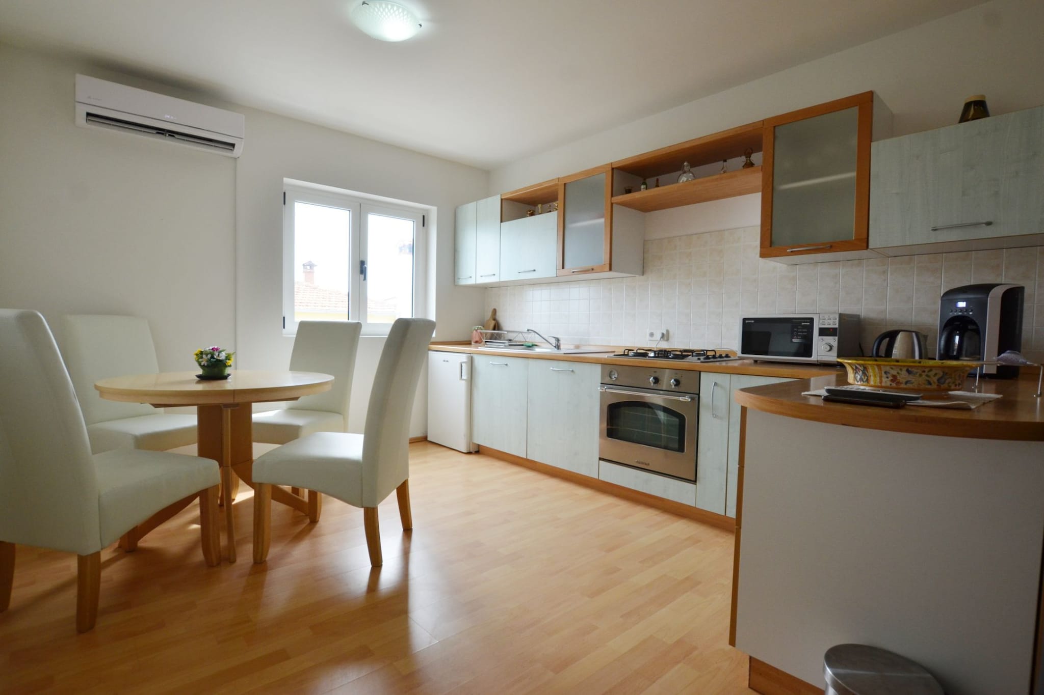 Spacious Apartment with Loggia - One Bedroom Apartment with Loggia-Kitchen