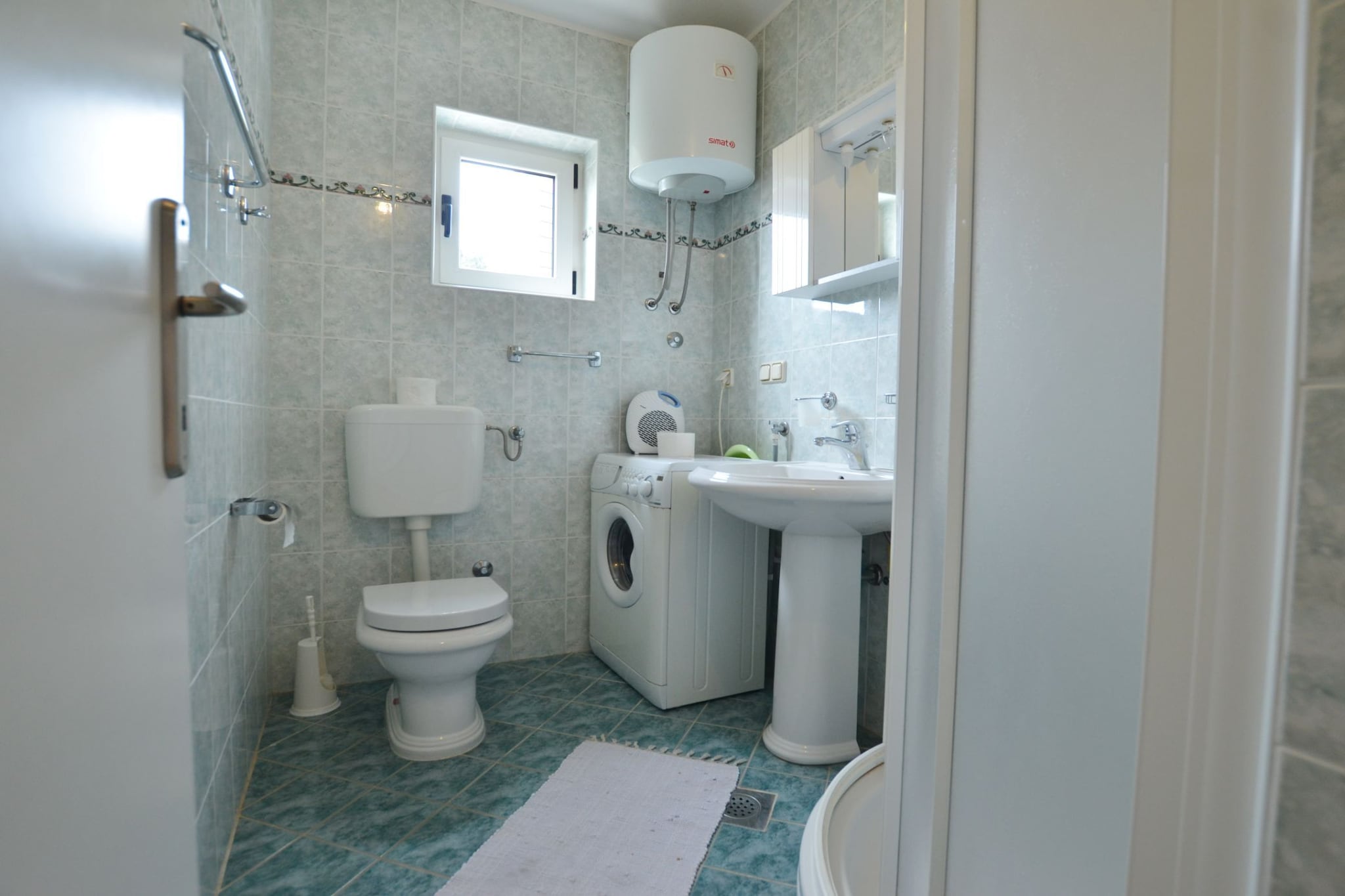 Spacious Apartment with Loggia - One Bedroom Apartment with Loggia-Bathroom
