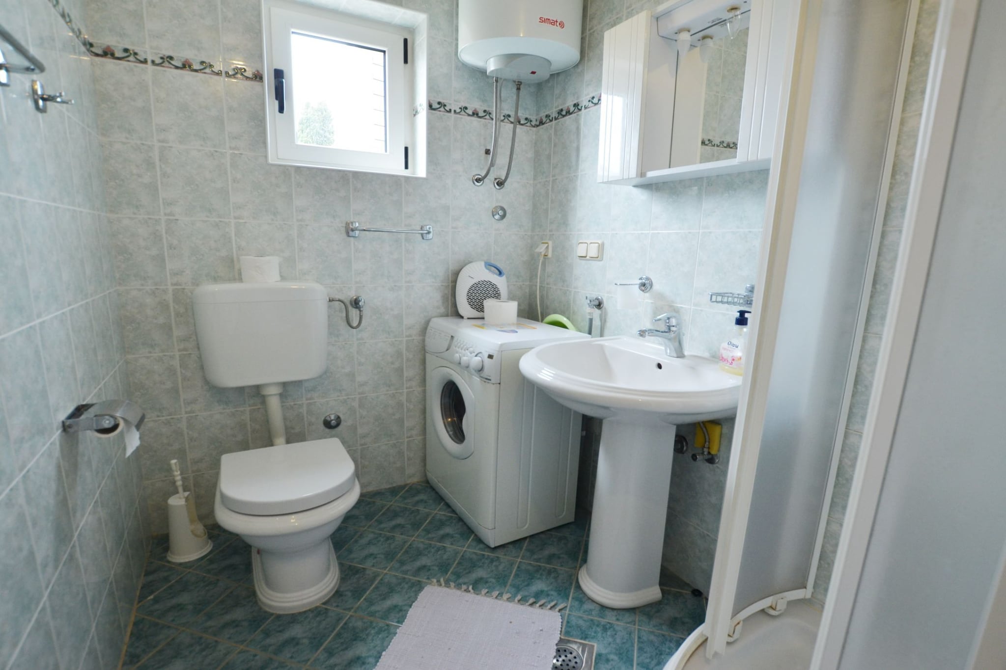 Spacious Apartment with Loggia - One Bedroom Apartment with Loggia-Bathroom