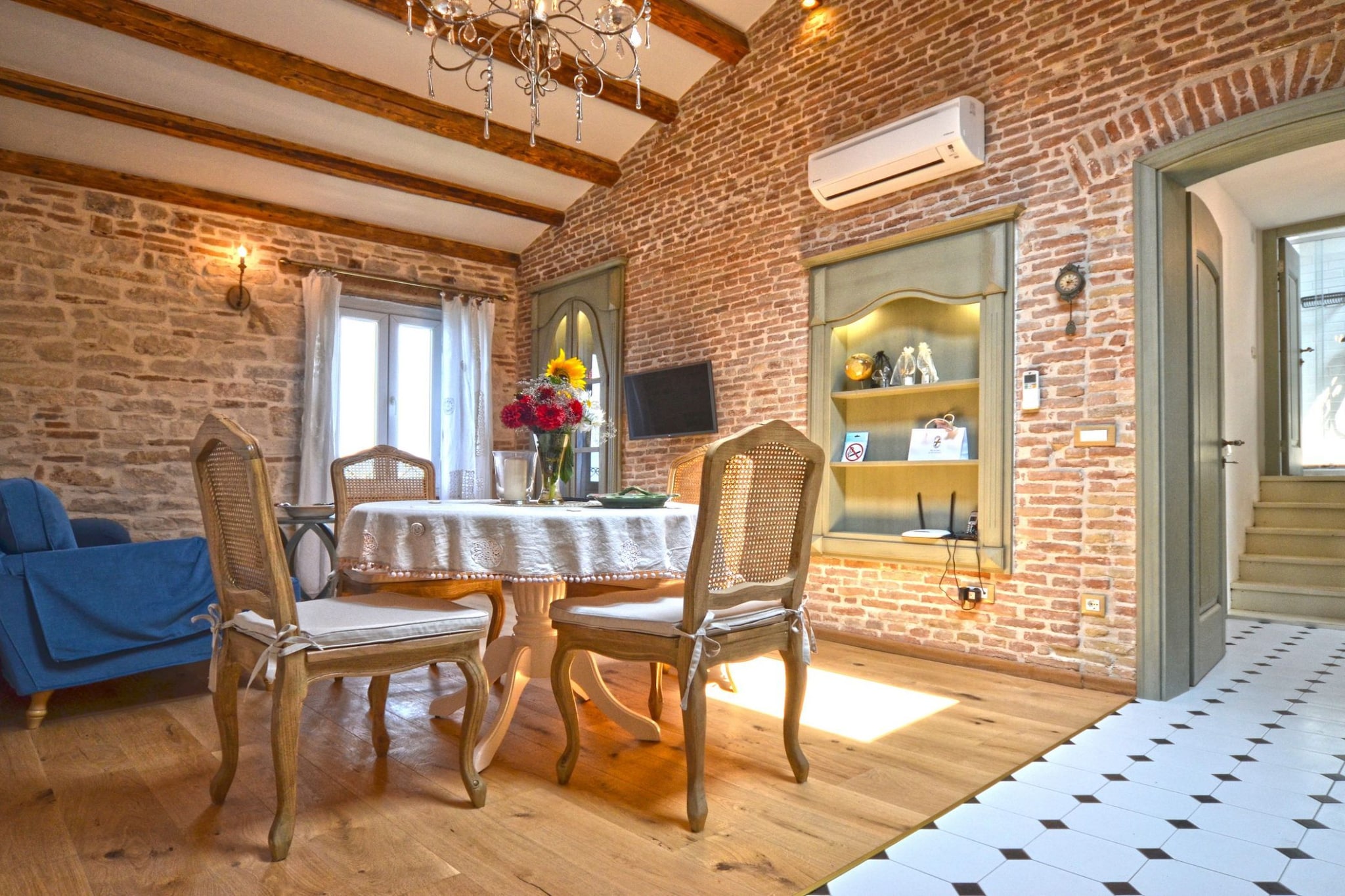 Serene Sea View Rovinj Apartment - Two Bedroom Apartment with Sea View-Esszimmer