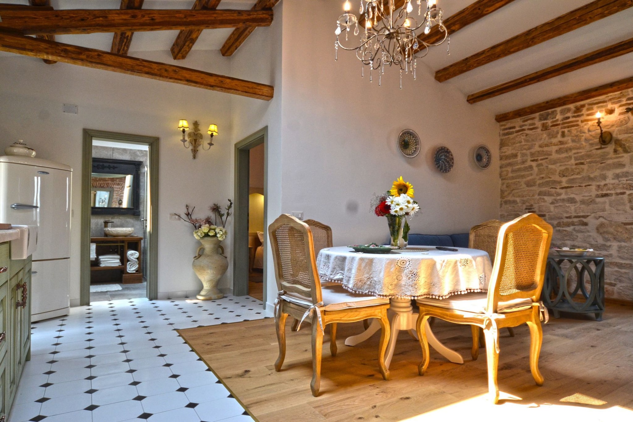 Serene Sea View Rovinj Apartment - Two Bedroom Apartment with Sea View-Esszimmer