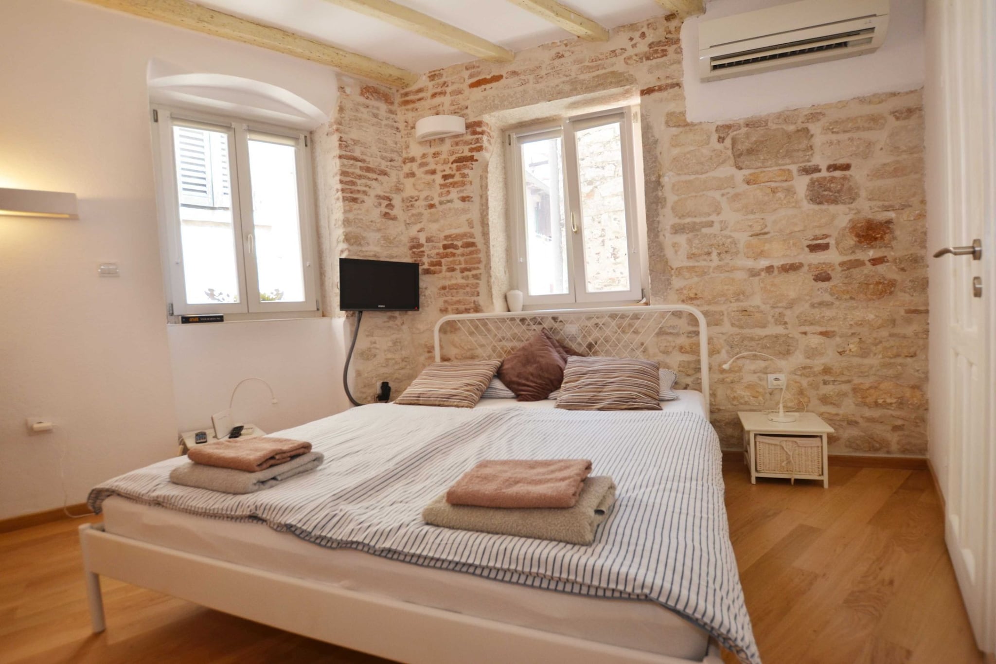 Modern and Cozy Rovinj Old Town Apartments - Classic Studio Apartment (owner Lavanda)-Bedroom