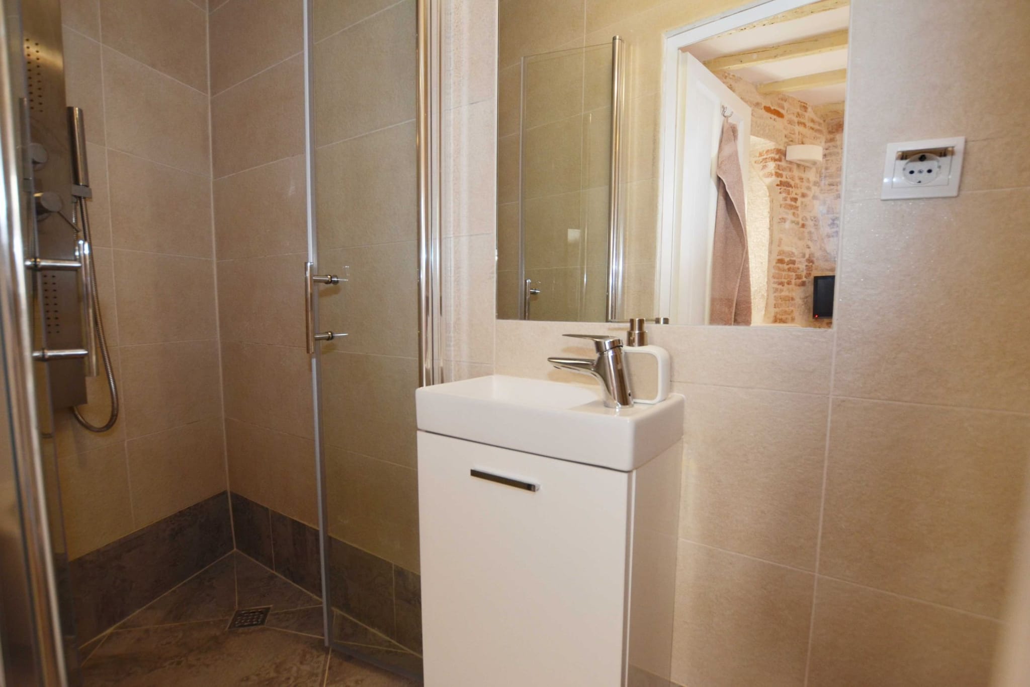 Modern and Cozy Rovinj Old Town Apartments - Classic Studio Apartment (owner Lavanda)-Bathroom