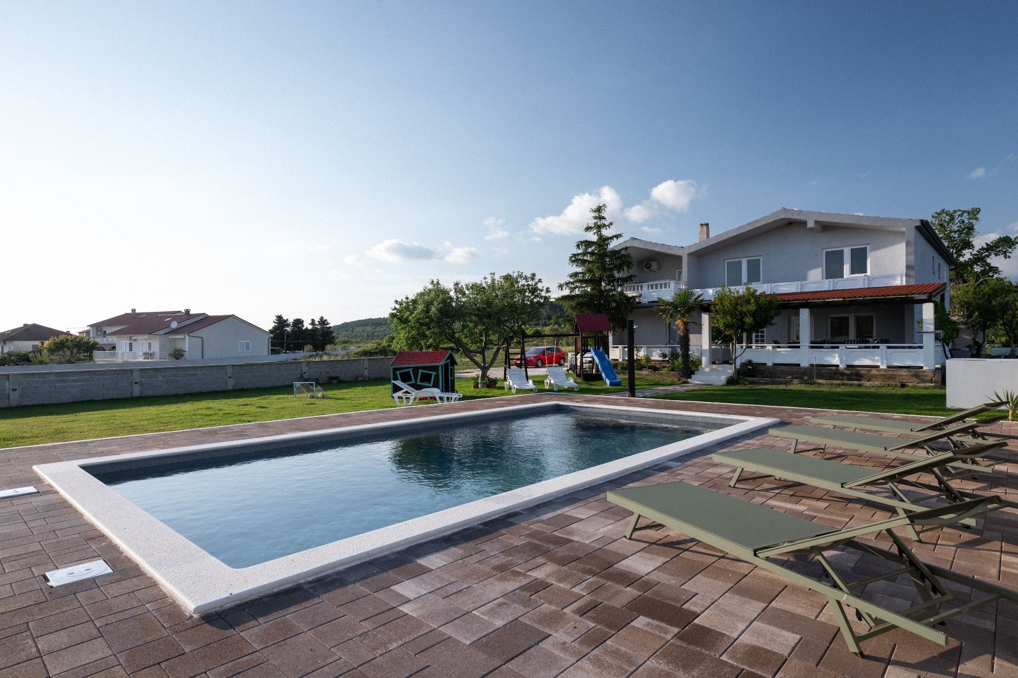 Three-Bedroom House-Zwembad