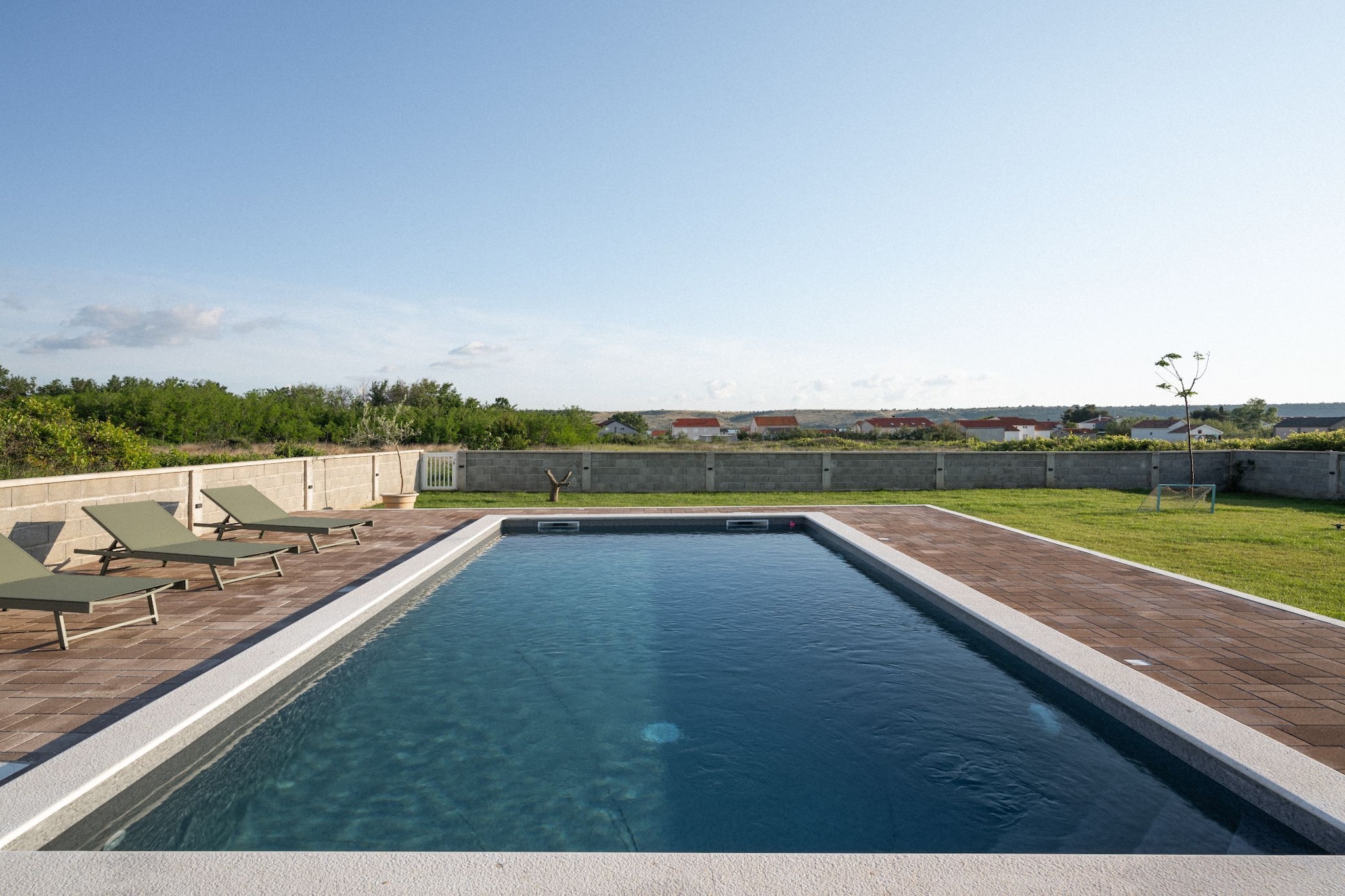 Three-Bedroom House-Zwembad
