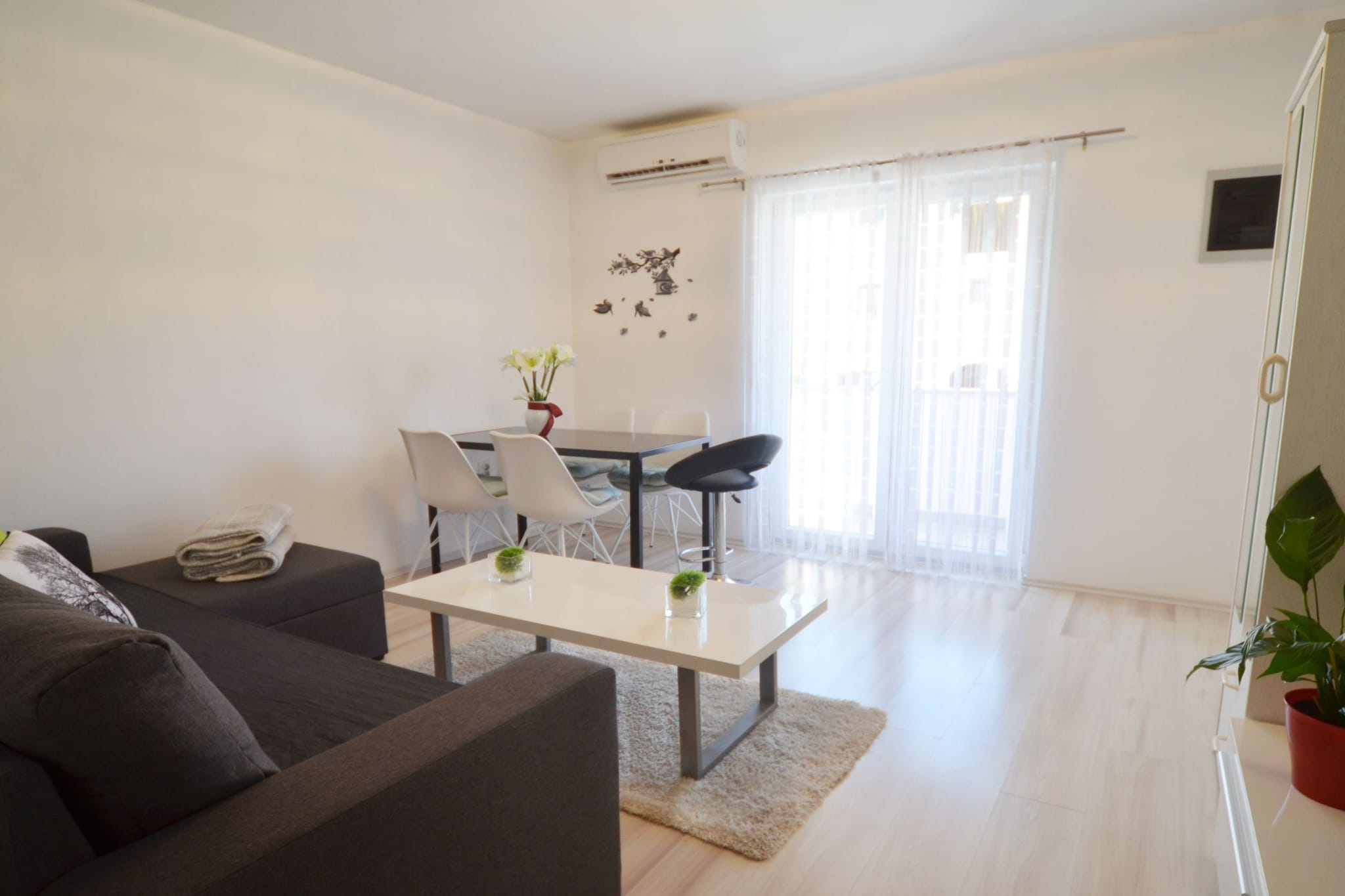 Peaceful and Elegant Rovinj Apartment - One Bedroom Apartment with Balcony-Living room