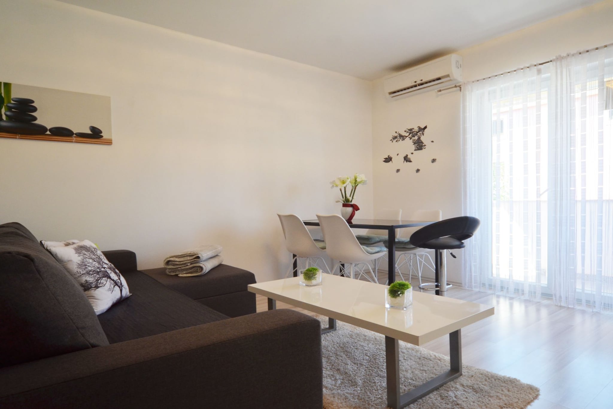 Peaceful and Elegant Rovinj Apartment - One Bedroom Apartment with Balcony-Living room