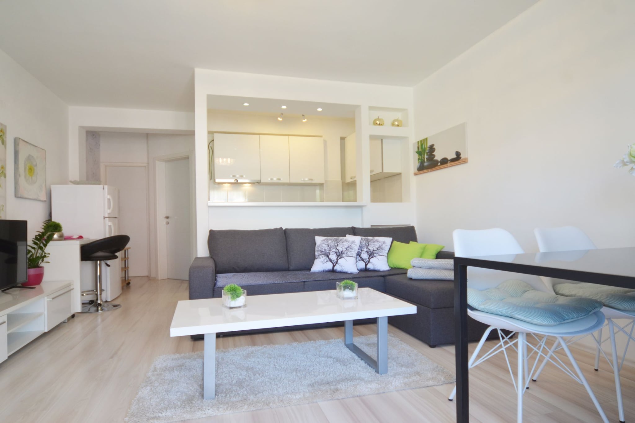 Peaceful and Elegant Rovinj Apartment - One Bedroom Apartment with Balcony-Living room
