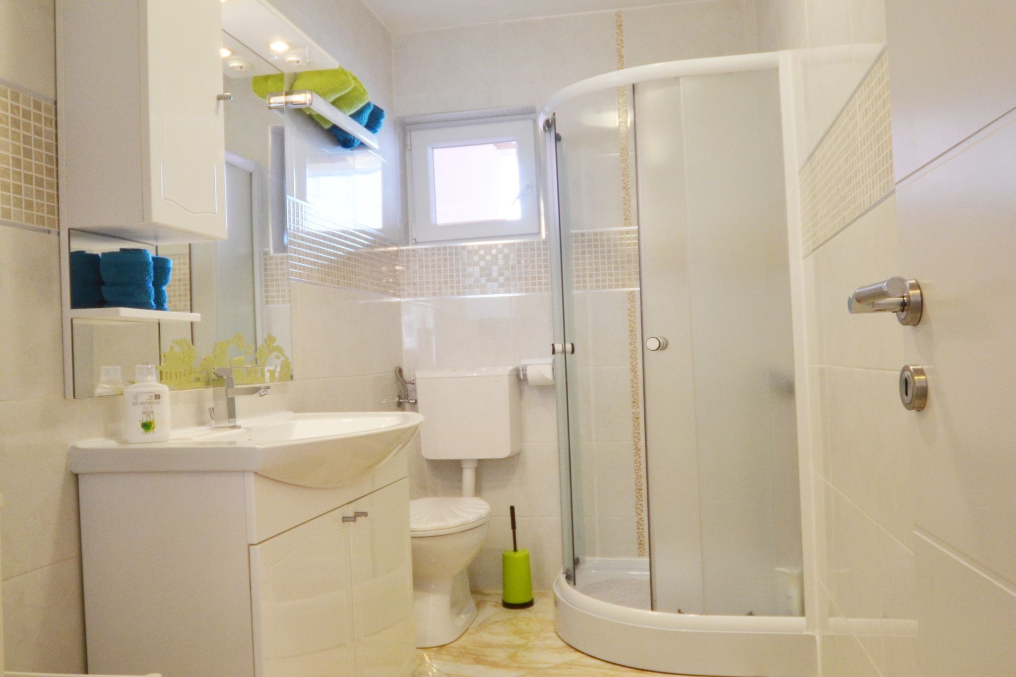 Peaceful and Elegant Rovinj Apartment - One Bedroom Apartment with Balcony-Bathroom