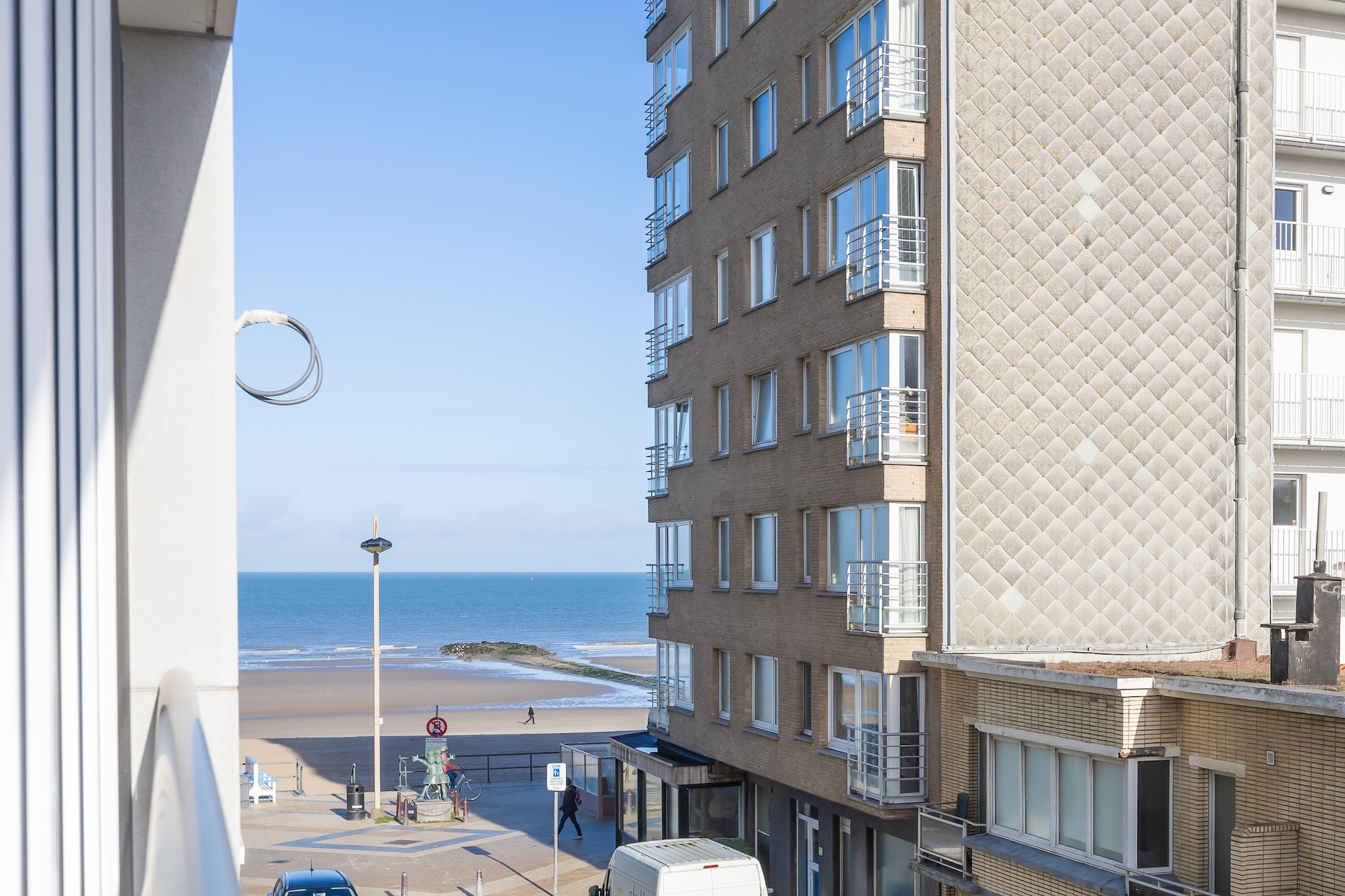 Ground floor: (Living room(TV, dining table, seating area, radio), Kitchen(electric kettle, coffee machine, oven, microwave, dishwasher, fridge(+ freezer)), bedroom(double bed(twin duvet, 160 x 200 cm)), bedroom(double bed(twin duvet, 160 x 200 cm), bunk bed(duvet, 90 x 200 cm)), bathroom(shower, hairdryer), toilet(guest toilet), Internet access, tumble dryer, washing machine, lift, iron)