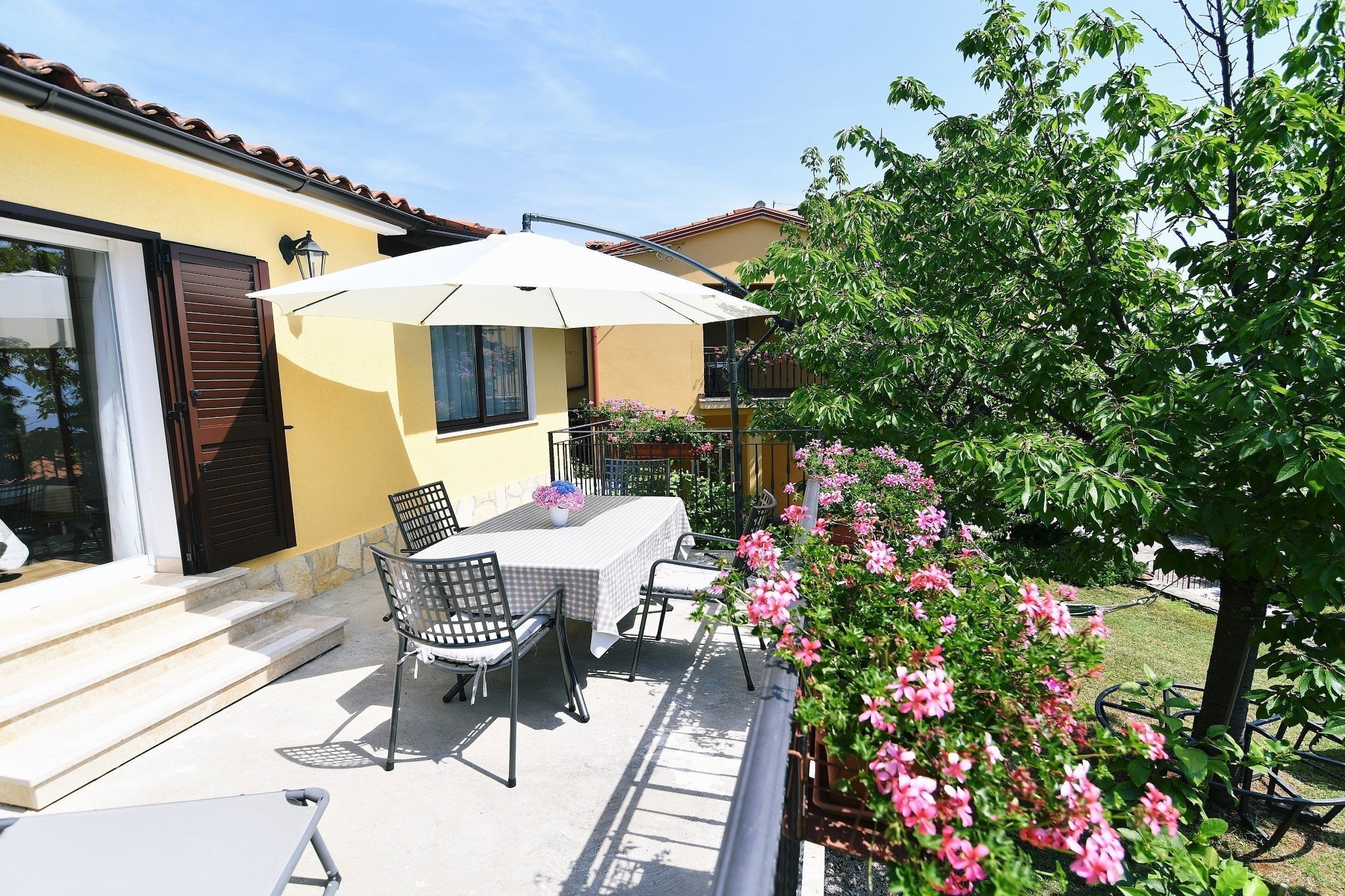 Charming Holiday Home with Terrace and Garden - One Bedroom Holiday Home-Terrace