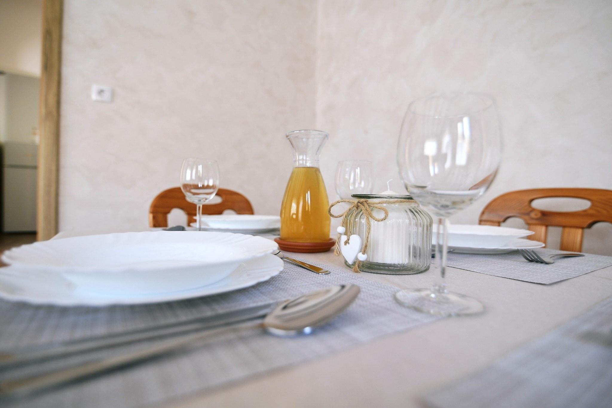 Charming Holiday Home with Terrace and Garden - One Bedroom Holiday Home-Dining room