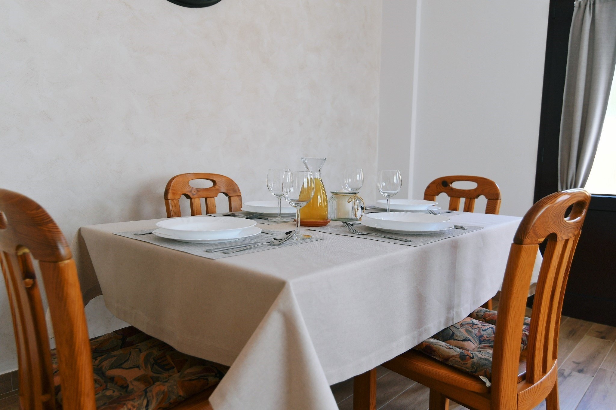 Charming Holiday Home with Terrace and Garden - One Bedroom Holiday Home-Dining room