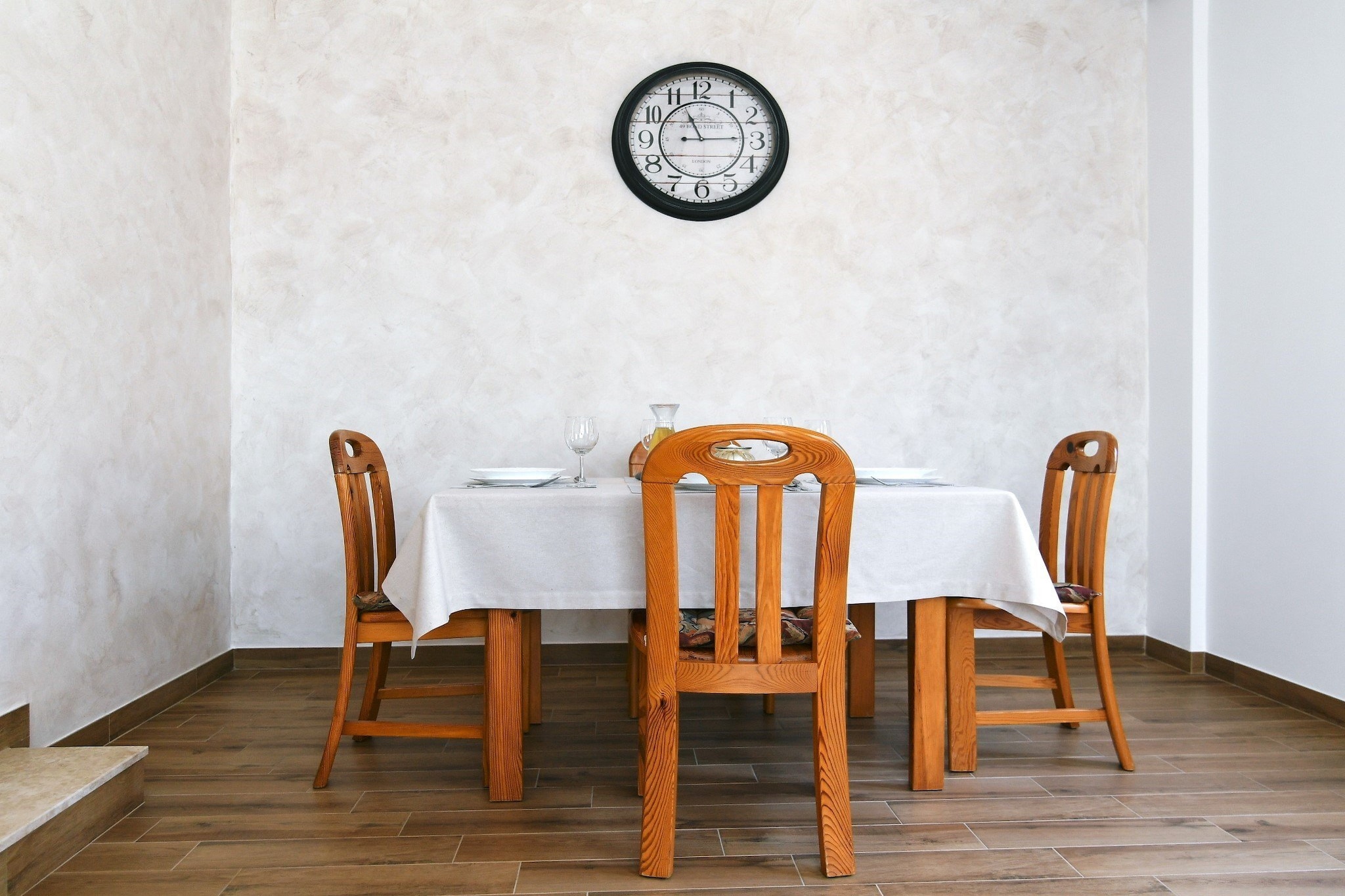Charming Holiday Home with Terrace and Garden - One Bedroom Holiday Home-Dining room