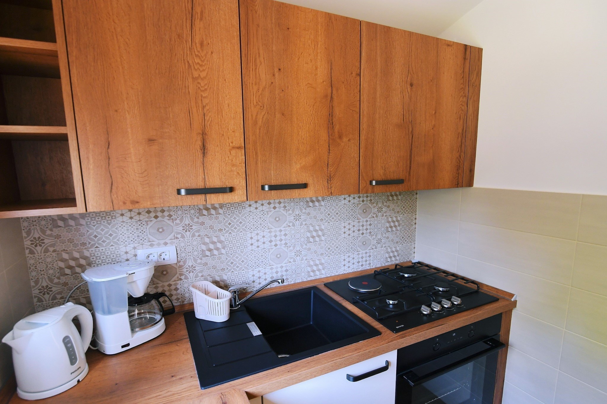 Charming Holiday Home with Terrace and Garden - One Bedroom Holiday Home-Kitchen
