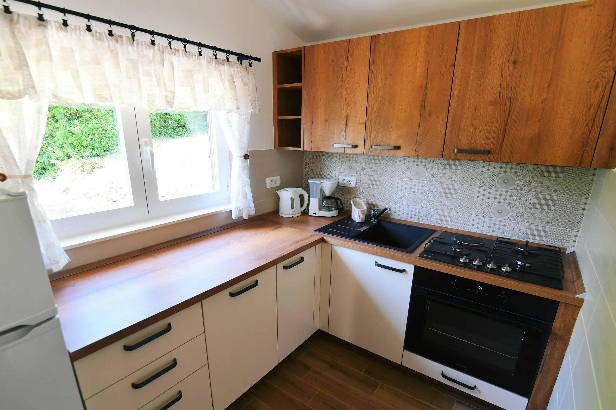 Charming Holiday Home with Terrace and Garden - One Bedroom Holiday Home-Kitchen
