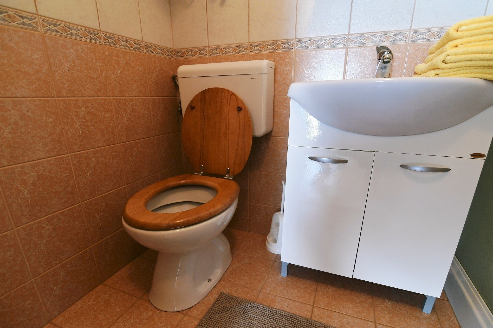 Charming Holiday Home with Terrace and Garden - One Bedroom Holiday Home-Bathroom
