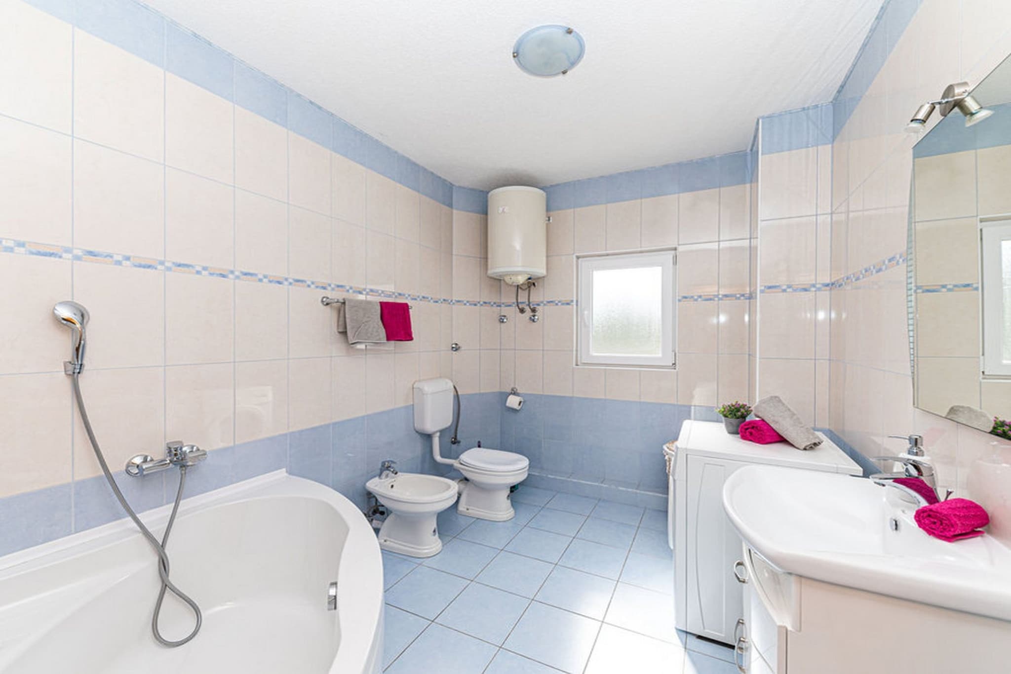 Exquisite Spacious Villa Bufaline with Pool and Gym - Eight Bedroom Villa with Pool and Gym-Bathroom