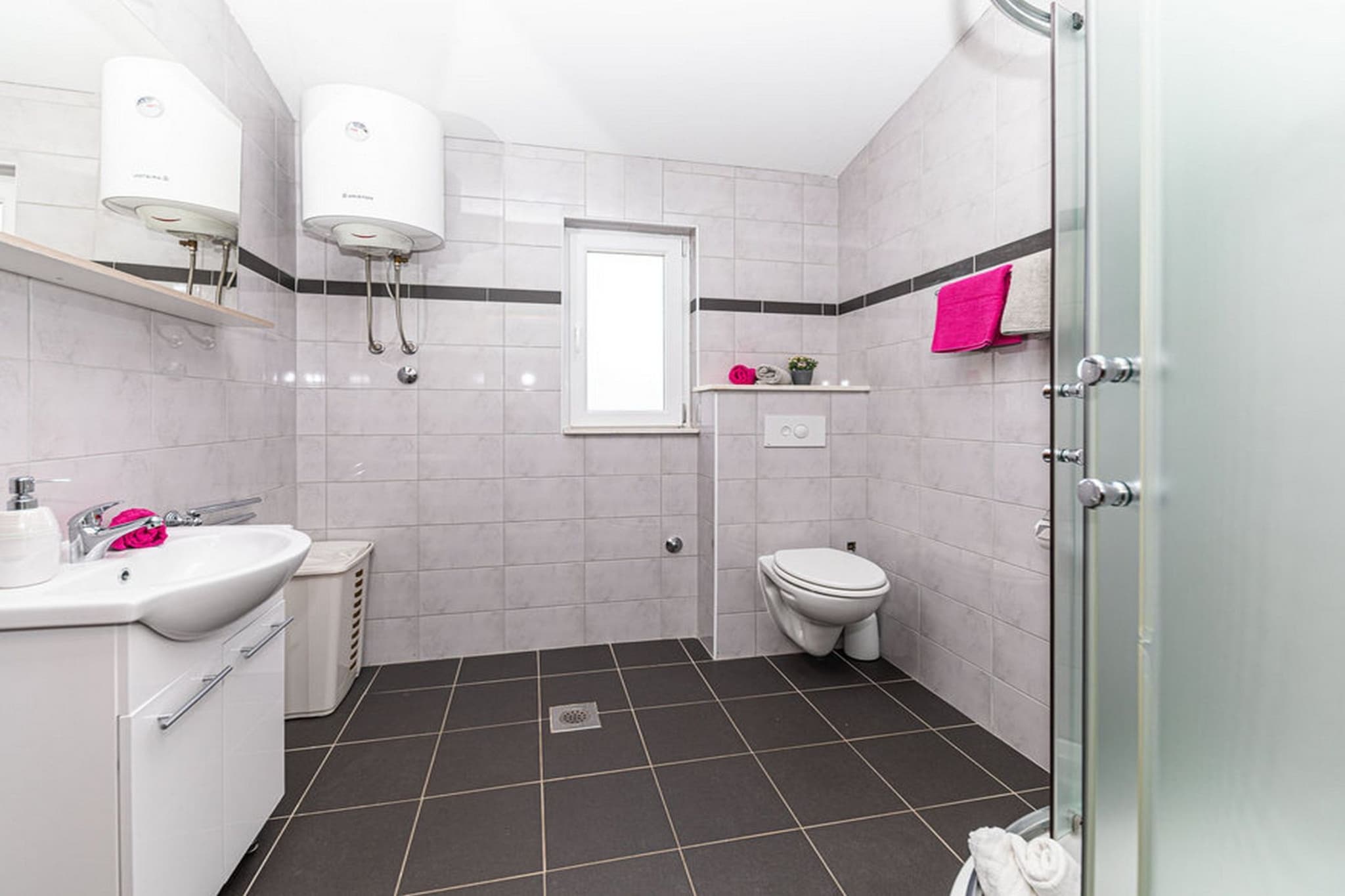 Exquisite Spacious Villa Bufaline with Pool and Gym - Eight Bedroom Villa with Pool and Gym-Bathroom