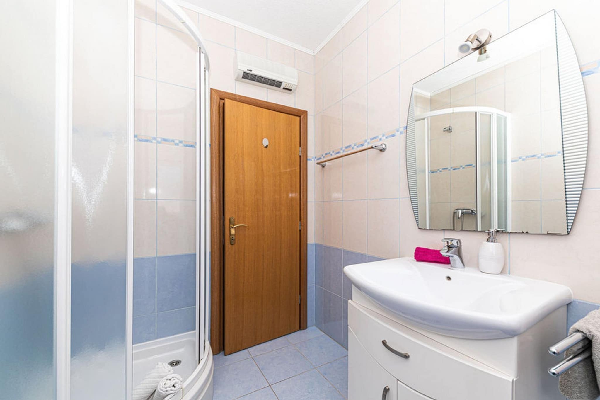 Exquisite Spacious Villa Bufaline with Pool and Gym - Eight Bedroom Villa with Pool and Gym-Bathroom