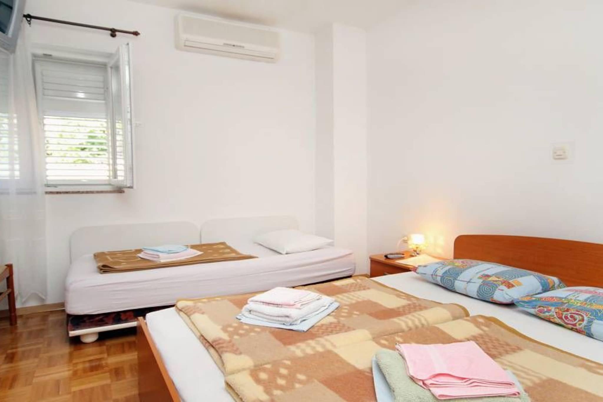 Apartments Bionda Senj - One Bedroom Apartment with Terrace 4-Chambre