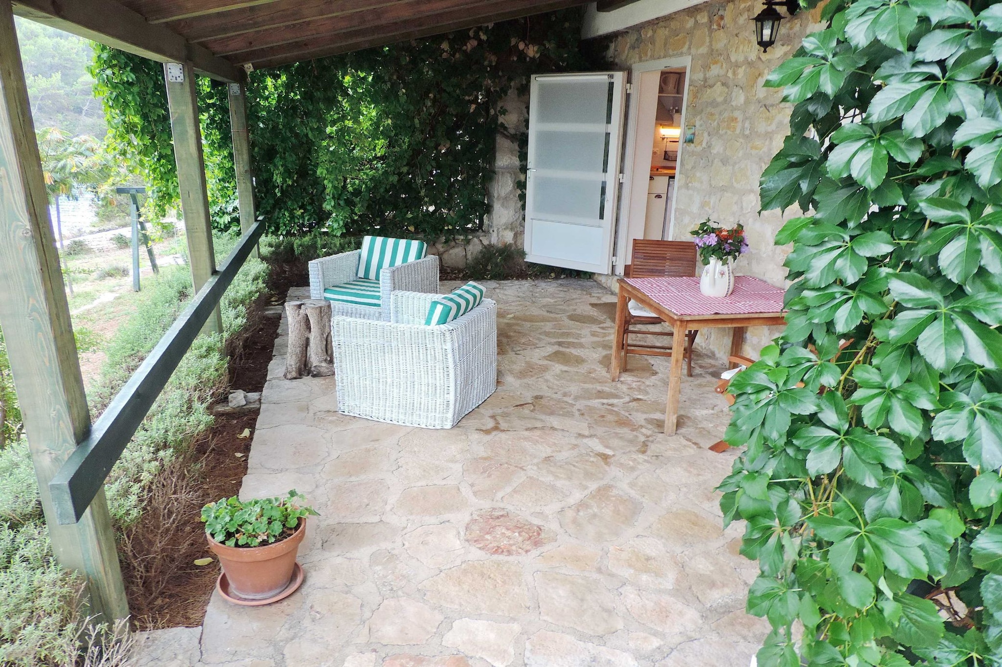 Blissful Bay Apartments Vrboska - Studio with Terrace (owner Ruzmarin)-Außenbereich