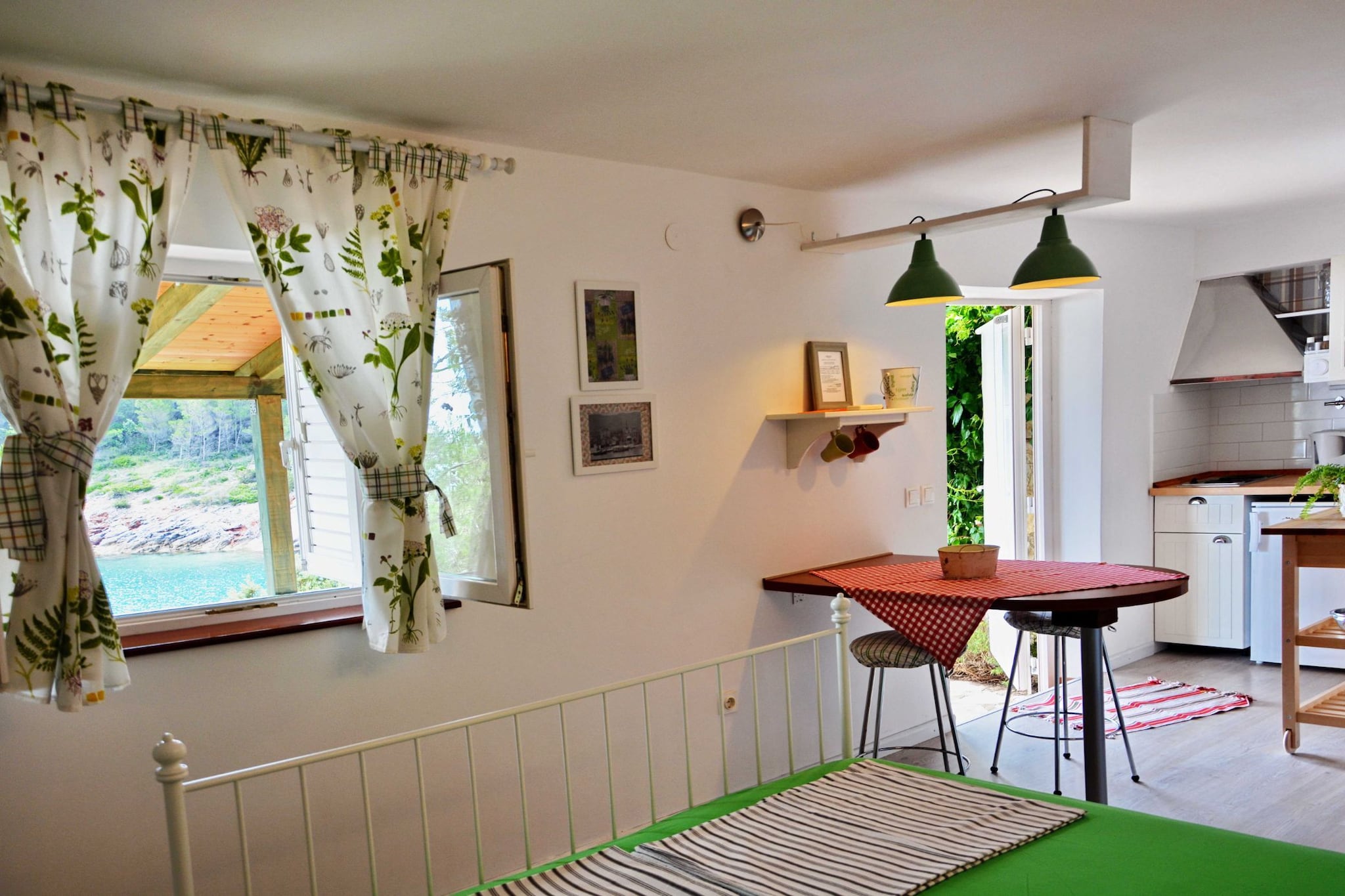 Blissful Bay Apartments Vrboska - Studio with Terrace (owner Ruzmarin)-Schlafzimmer