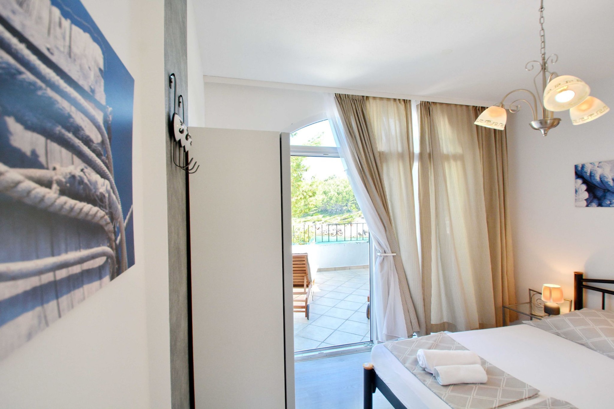 Blissful Bay Apartments Vrboska - Two Bedroom Apartment with Terrace (owner Kadulja)-Schlafzimmer