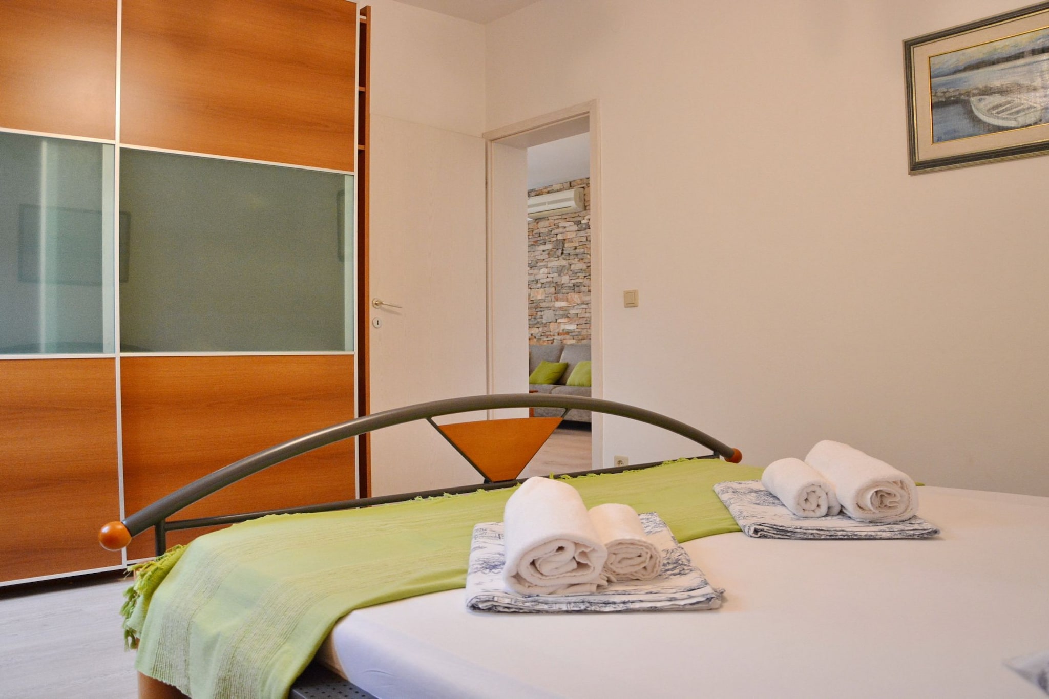 Blissful Bay Apartments Vrboska - Two Bedroom Apartment with Terrace (owner Kadulja)-Schlafzimmer