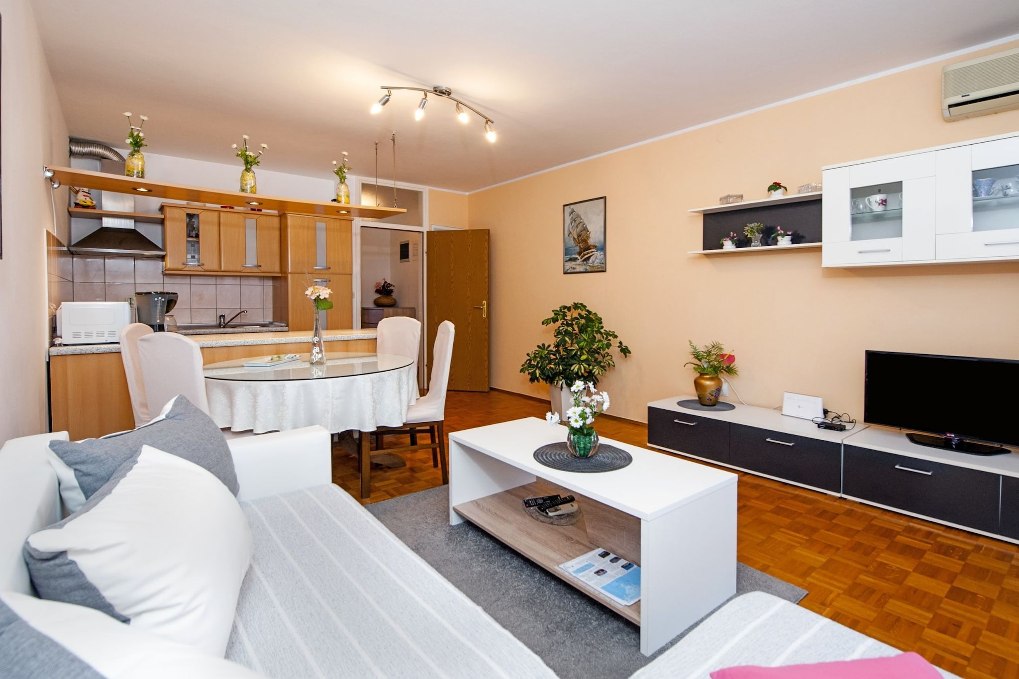 Brigth and Breezy Rovinj Apartments - Classic One Bedroom Apartment (owner Ita 1)-Living room