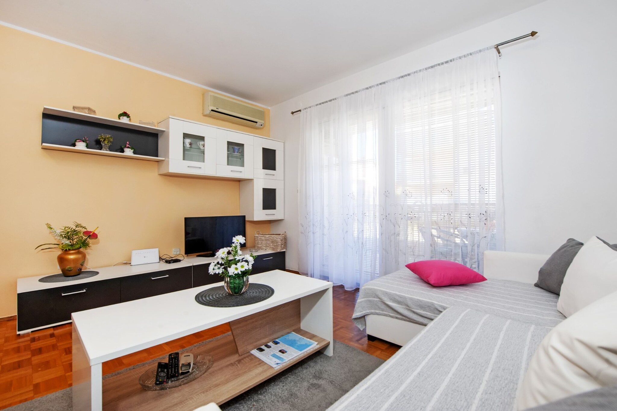 Brigth and Breezy Rovinj Apartments - Classic One Bedroom Apartment (owner Ita 1)-Living room