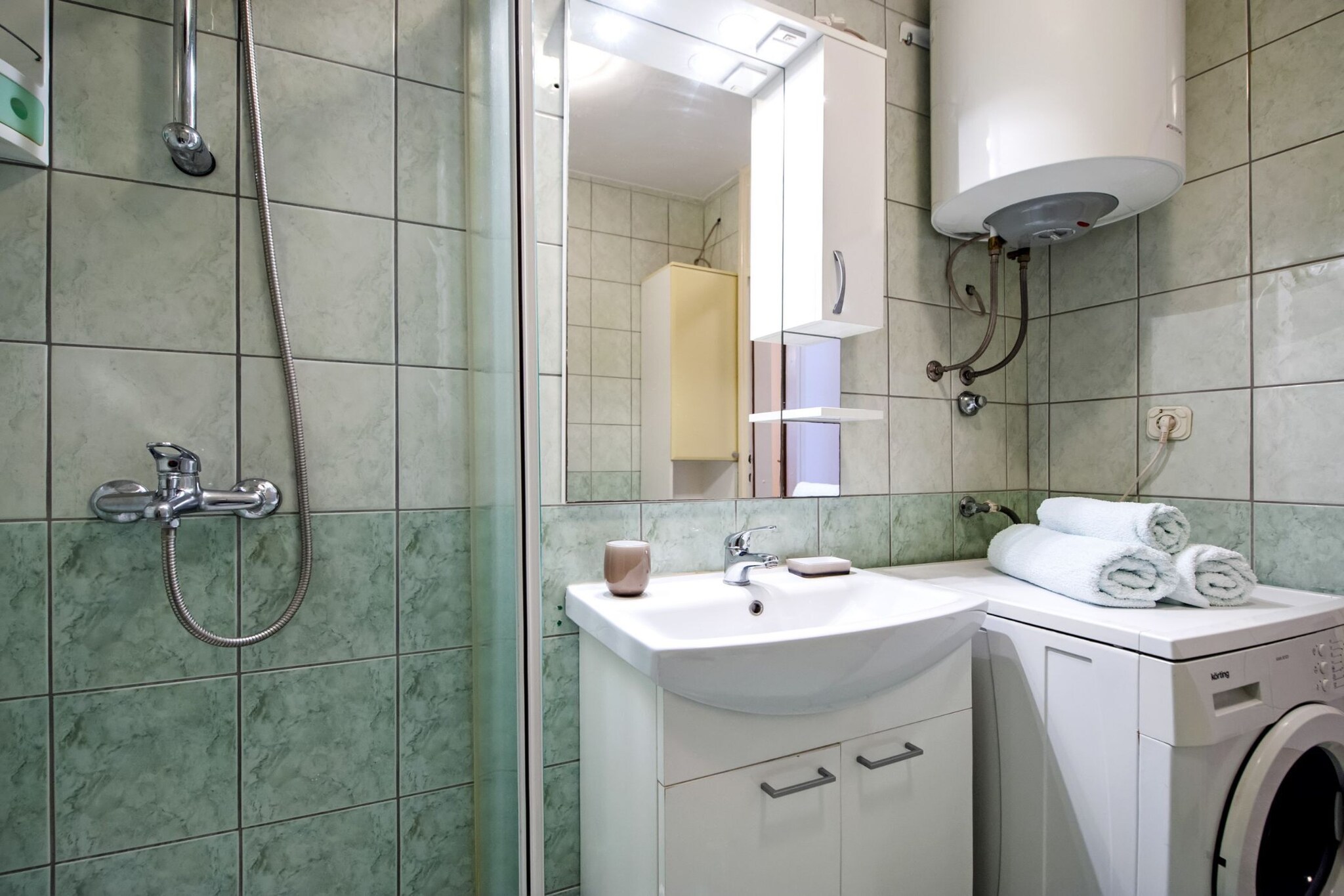 Brigth and Breezy Rovinj Apartments - Classic One Bedroom Apartment (owner Ita 1)-Bathroom