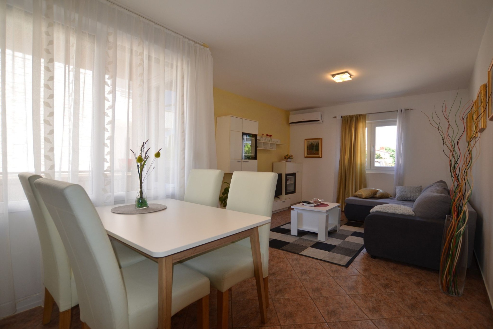 Brigth and Breezy Rovinj Apartments - Standard One Bedroom Apartment (owner Ita 2)-Dining room