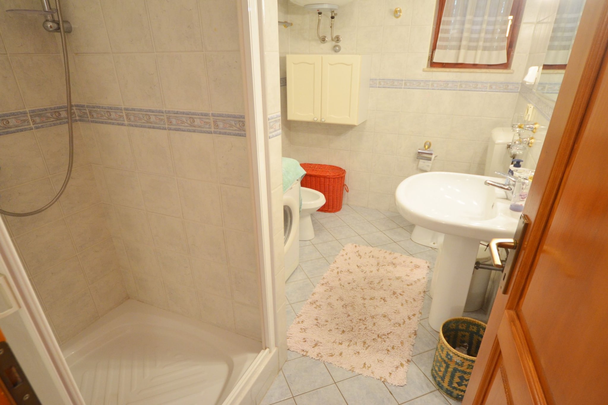 Spacious Rovinj Apartment with Balcony and Sea view - Two Bedroom Apartment with  Balcony and Sea View-Bathroom