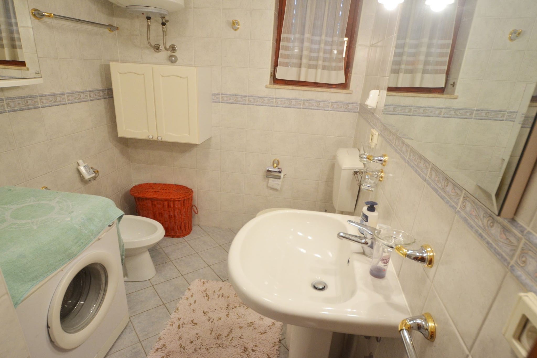 Spacious Rovinj Apartment with Balcony and Sea view - Two Bedroom Apartment with  Balcony and Sea View-Bathroom