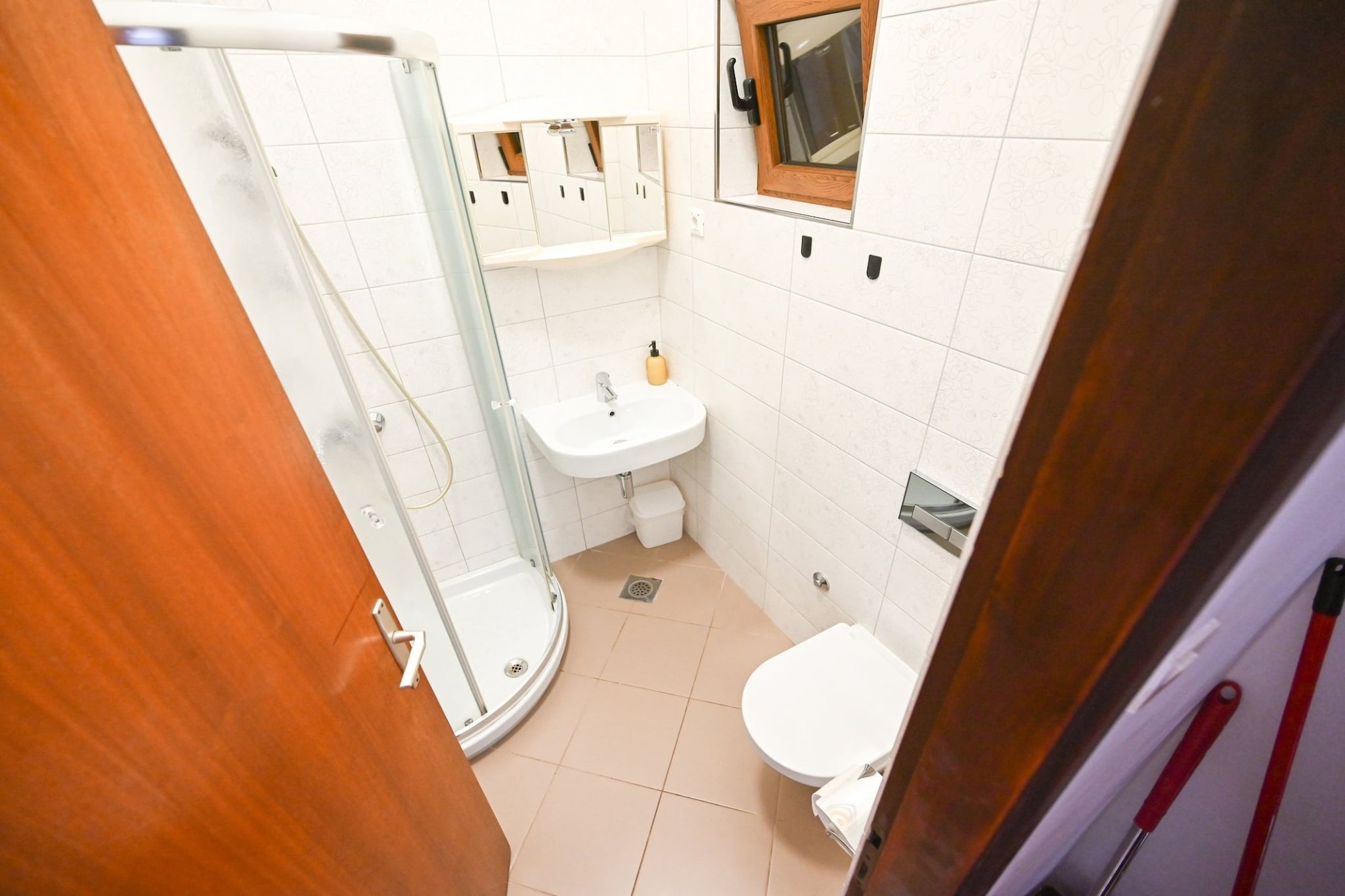 Green and Lush Apartments with Terrace - Classic Two Bedroom Apartment with Terrace (owner Apartment 1)-Bathroom